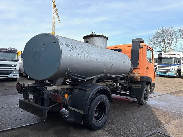 Mercedes-Benz 914 KO RHD 4x2 FULL STEEL TANK TRUCK (6-CILINDER ENGINE / MANUAL GEARBOX / FULL STEEL SUSPENSION) - شاحنة صهريج: صور 3 Mercedes-Benz 914 KO RHD 4x2 FULL STEEL TANK TRUCK (6-CILINDER ENGINE / MANUAL GEARBOX / FULL STEEL SUSPENSION) - شاحنة صهريج: صور 3
