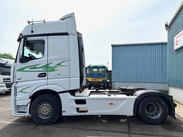 Mercedes-Benz Actros 1845 LS BIGSPACE (RETARDER / EURO 5 / TELLIGENT GEARBOX / FULL SPOILERSET / 2x DIESELTANK / AIRCONDITIONING) - شاحنة جرار: صور 5 Mercedes-Benz Actros 1845 LS BIGSPACE (RETARDER / EURO 5 / TELLIGENT GEARBOX / FULL SPOILERSET / 2x DIESELTANK / AIRCONDITIONING) - شاحنة جرار: صور 5