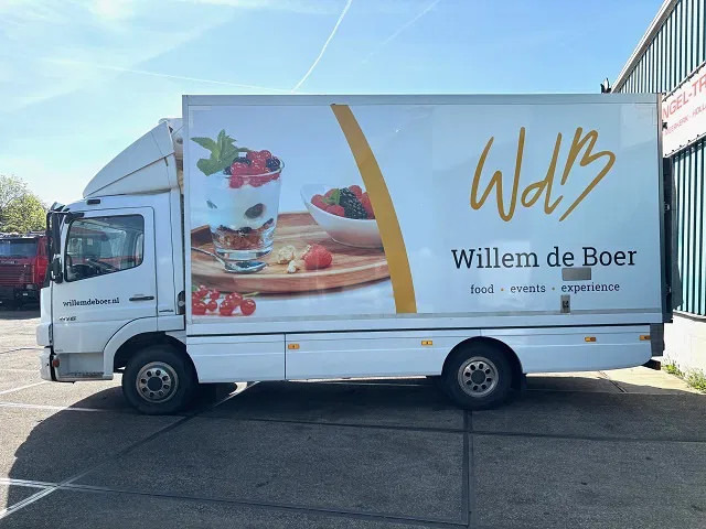 Mercedes-Benz Atego 816 L 4x2 ORIGINAL DUTCH COOLER TRUCK WITH CARRIER XARIOS 600D/E (MANUAL GEARBOX / AIRCONDITIONING / 2.000 KG. TAILLIFT) - مبردة شاحنة: صور 5 Mercedes-Benz Atego 816 L 4x2 ORIGINAL DUTCH COOLER TRUCK WITH CARRIER XARIOS 600D/E (MANUAL GEARBOX / AIRCONDITIONING / 2.000 KG. TAILLIFT) - مبردة شاحنة: صور 5
