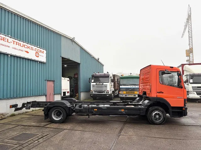 Mercedes-Benz Atego 823L DAY CAB (6-CILINDER) 4x2 CHASSIS (MANUAL GEARBOX / SPER DIFFERENTIAL / 6-CILINDER ENGINE) - الشاسيه شاحنة: صور 4 Mercedes-Benz Atego 823L DAY CAB (6-CILINDER) 4x2 CHASSIS (MANUAL GEARBOX / SPER DIFFERENTIAL / 6-CILINDER ENGINE) - الشاسيه شاحنة: صور 4
