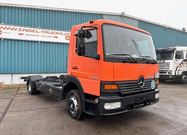 Mercedes-Benz Atego 823L DAY CAB (6-CILINDER) 4x2 CHASSIS (MANUAL GEARBOX / SPER DIFFERENTIAL / 6-CILINDER ENGINE) - الشاسيه شاحنة: صور 2 Mercedes-Benz Atego 823L DAY CAB (6-CILINDER) 4x2 CHASSIS (MANUAL GEARBOX / SPER DIFFERENTIAL / 6-CILINDER ENGINE) - الشاسيه شاحنة: صور 2