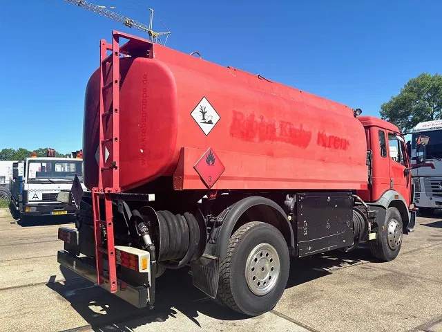 Mercedes-Benz SK 1726 (ORIGINAL GERMAN) 13.500 LITER TANK TRUCK (ZF16 MANUAL GEARBOX / FULL STEEL SUSPENSION / REDUCTION AXLE / ANALOG COUNTER - شاحنة صهريج: صور 3 Mercedes-Benz SK 1726 (ORIGINAL GERMAN) 13.500 LITER TANK TRUCK (ZF16 MANUAL GEARBOX / FULL STEEL SUSPENSION / REDUCTION AXLE / ANALOG COUNTER - شاحنة صهريج: صور 3