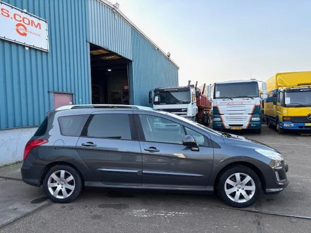 Peugeot 308 SW 5-DOORS HATCHBACK / MPV (APK/TUV 01-2026 / 6 GEARS MANUAL GEARBOX / AIRCONDITIONING / PANORAMA / ELECTRIACAL PACKAGE / ETC.) - سيارة: صور 4 Peugeot 308 SW 5-DOORS HATCHBACK / MPV (APK/TUV 01-2026 / 6 GEARS MANUAL GEARBOX / AIRCONDITIONING / PANORAMA / ELECTRIACAL PACKAGE / ETC.) - سيارة: صور 4