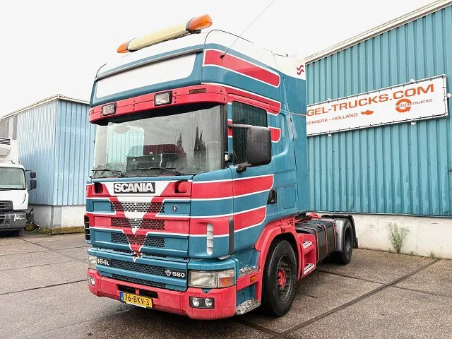 Scania R164-580 V8 TOPLINE COLLECTORS ITEM!! / APK 10-2026!! (12+2 MANUAL GEARBOX / RETARDER / AIRCONDITIONING / 2x TANK / ETC.) - شاحنة جرار: صور 1 Scania R164-580 V8 TOPLINE COLLECTORS ITEM!! / APK 10-2026!! (12+2 MANUAL GEARBOX / RETARDER / AIRCONDITIONING / 2x TANK / ETC.) - شاحنة جرار: صور 1
