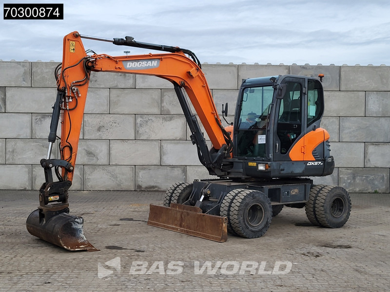 Doosan DX57 W-5 A/C - 3 Buckets - حفارة على عجلات: صور 2 Doosan DX57 W-5 A/C - 3 Buckets - حفارة على عجلات: صور 2