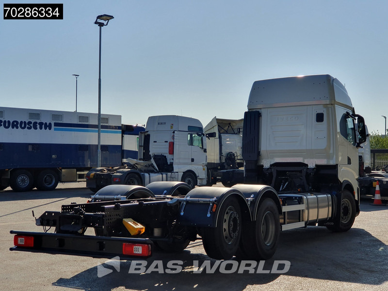 Iveco S-Way 490 6X2 NEW chassis! Retarder Standklima Lift+lenkasche PTO preparation LED Navi ACC Euro 6 - الشاسيه شاحنة: صور 5 Iveco S-Way 490 6X2 NEW chassis! Retarder Standklima Lift+lenkasche PTO preparation LED Navi ACC Euro 6 - الشاسيه شاحنة: صور 5