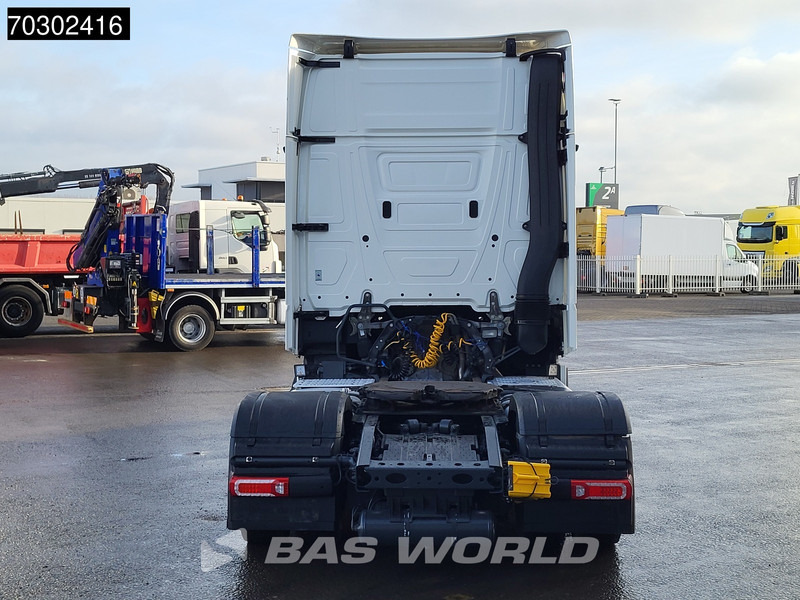 Mercedes-Benz Actros 1845 4X2 GigaSpace Mega Retarder 2x Tanks Standklima Xenon Euro 6 - شاحنة جرار: صور 3 Mercedes-Benz Actros 1845 4X2 GigaSpace Mega Retarder 2x Tanks Standklima Xenon Euro 6 - شاحنة جرار: صور 3