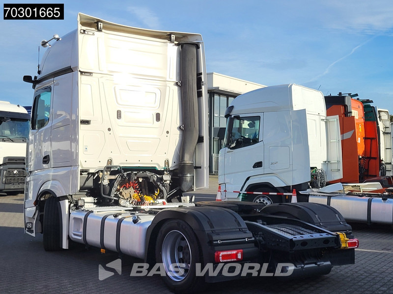 Mercedes-Benz Actros 1845 4X2 GigaSpace Mega Retarder 2xTanks ACC Standklima Euro 6 - شاحنة جرار: صور 2 Mercedes-Benz Actros 1845 4X2 GigaSpace Mega Retarder 2xTanks ACC Standklima Euro 6 - شاحنة جرار: صور 2