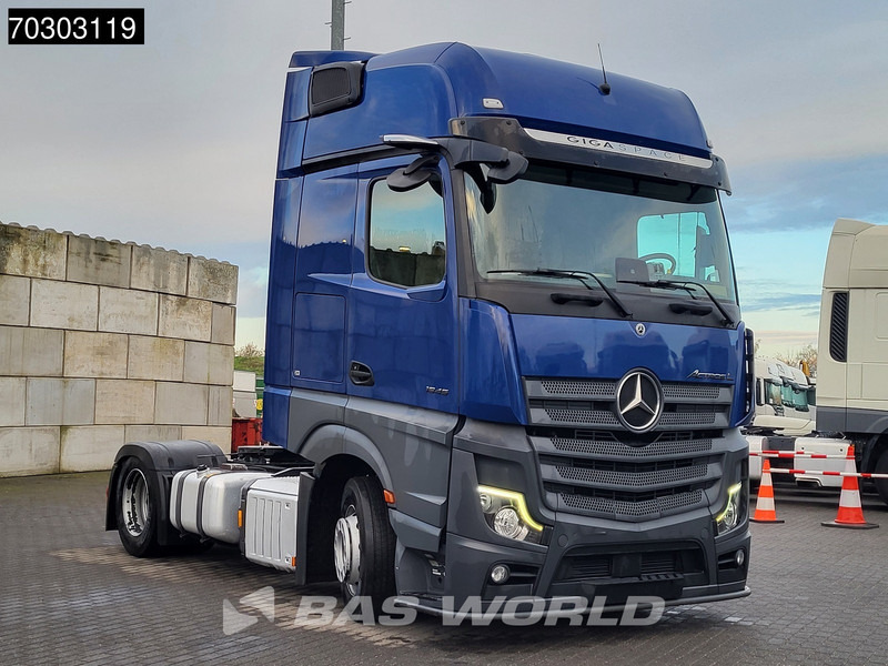 Mercedes-Benz Actros 1845 Actros 4X2 GigaSpace Mega 2xTanks 80% Tyres - شاحنة جرار: صور 3 Mercedes-Benz Actros 1845 Actros 4X2 GigaSpace Mega 2xTanks 80% Tyres - شاحنة جرار: صور 3