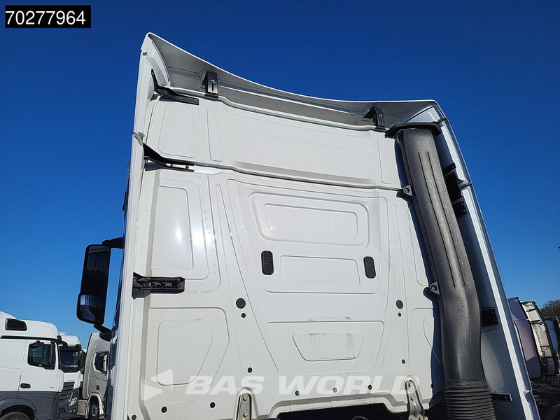 Mercedes-Benz Actros 1851 Actros 4X2 BigSpace 2x Tanks - شاحنة جرار: صور 3 Mercedes-Benz Actros 1851 Actros 4X2 BigSpace 2x Tanks - شاحنة جرار: صور 3