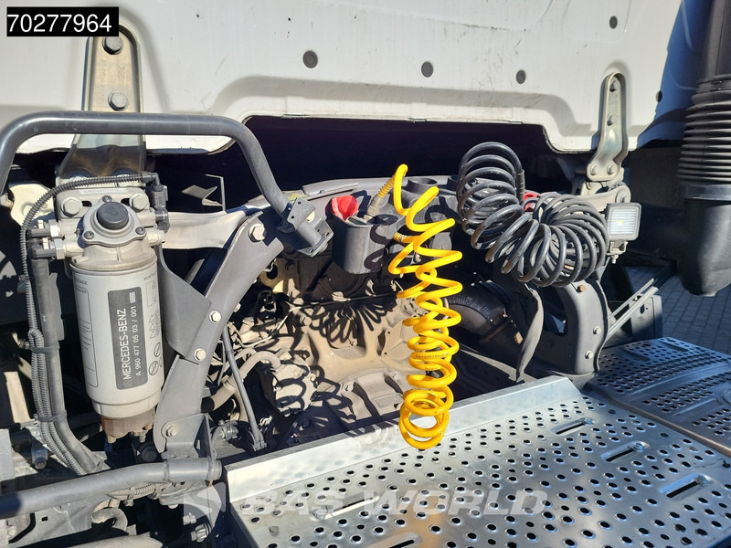 Mercedes-Benz Actros 1851 Actros 4X2 BigSpace 2x Tanks - شاحنة جرار: صور 5 Mercedes-Benz Actros 1851 Actros 4X2 BigSpace 2x Tanks - شاحنة جرار: صور 5