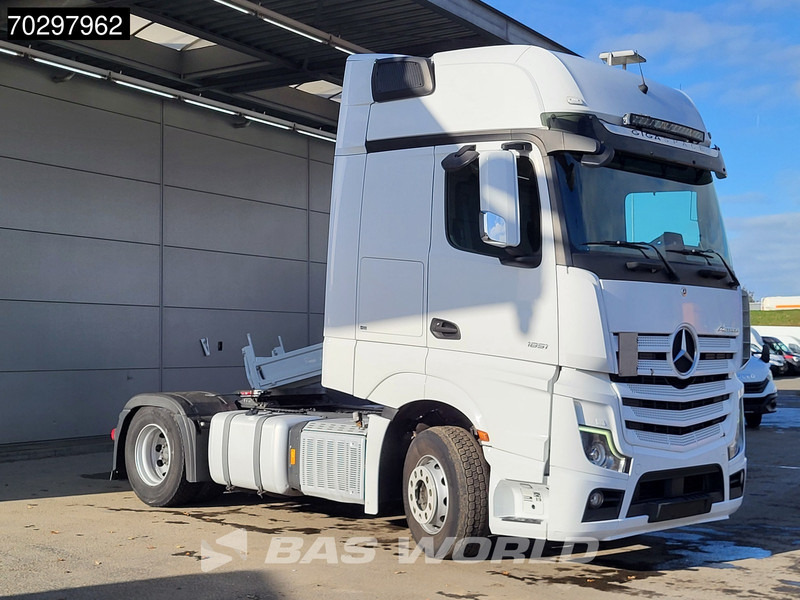 Mercedes-Benz Actros 1851 Actros 4X2 GigaSpace ADR 2xTanks Xenon Euro 6 - شاحنة جرار: صور 3 Mercedes-Benz Actros 1851 Actros 4X2 GigaSpace ADR 2xTanks Xenon Euro 6 - شاحنة جرار: صور 3