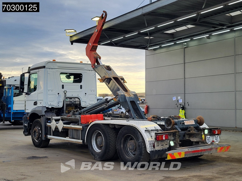 Mercedes-Benz Arocs 2643 6X4 20tons Dalby containersystem Big-Axle Automatic Euro 6 - شاحنة ذات الخطاف: صور 2 Mercedes-Benz Arocs 2643 6X4 20tons Dalby containersystem Big-Axle Automatic Euro 6 - شاحنة ذات الخطاف: صور 2