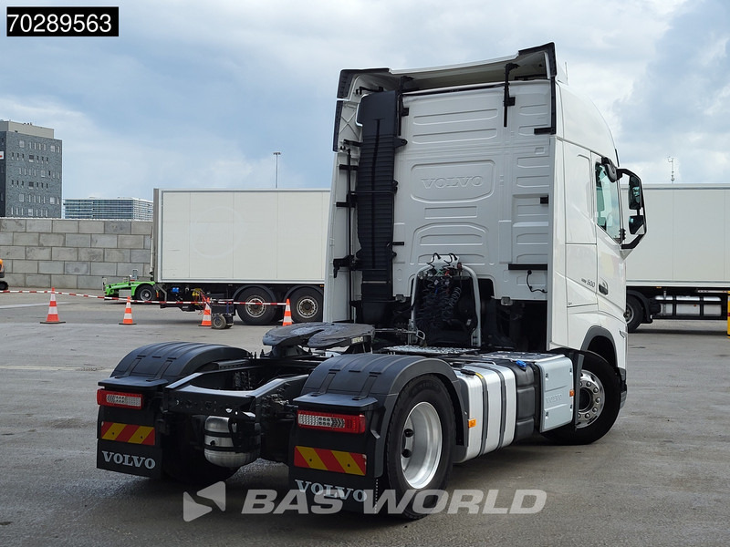 Volvo FH 500 4X2 2xTanks I-ParkCool Navi ACC Euro 6 - شاحنة جرار: صور 5 Volvo FH 500 4X2 2xTanks I-ParkCool Navi ACC Euro 6 - شاحنة جرار: صور 5