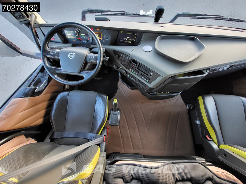 Interior photo 1: شاحنة جرار Volvo FH16 750 FH16 6X2 Special-Interior Full-Air Work-Remote Dynamic Steering Alcoa ACC Xenon