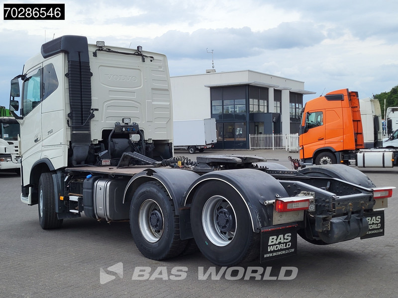 Volvo FH16 750 FH16 6X4 Retarder Big-Axle Xenon Liftaxle Euro 6 - شاحنة جرار: صور 2 Volvo FH16 750 FH16 6X4 Retarder Big-Axle Xenon Liftaxle Euro 6 - شاحنة جرار: صور 2