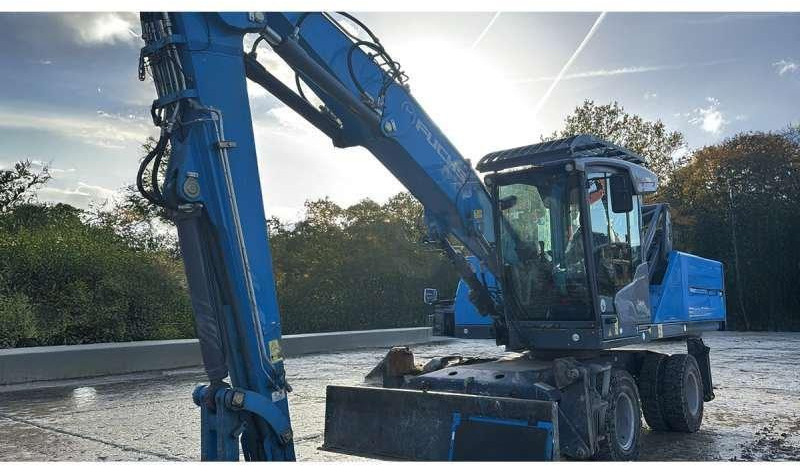 Fuchs MHL320F - حفارة النقل والشحن: صور 1 Fuchs MHL320F - حفارة النقل والشحن: صور 1