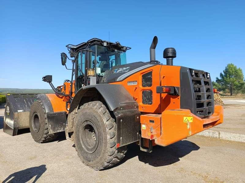Hitachi ZW220-7 - اللودر بعجل: صور 3 Hitachi ZW220-7 - اللودر بعجل: صور 3