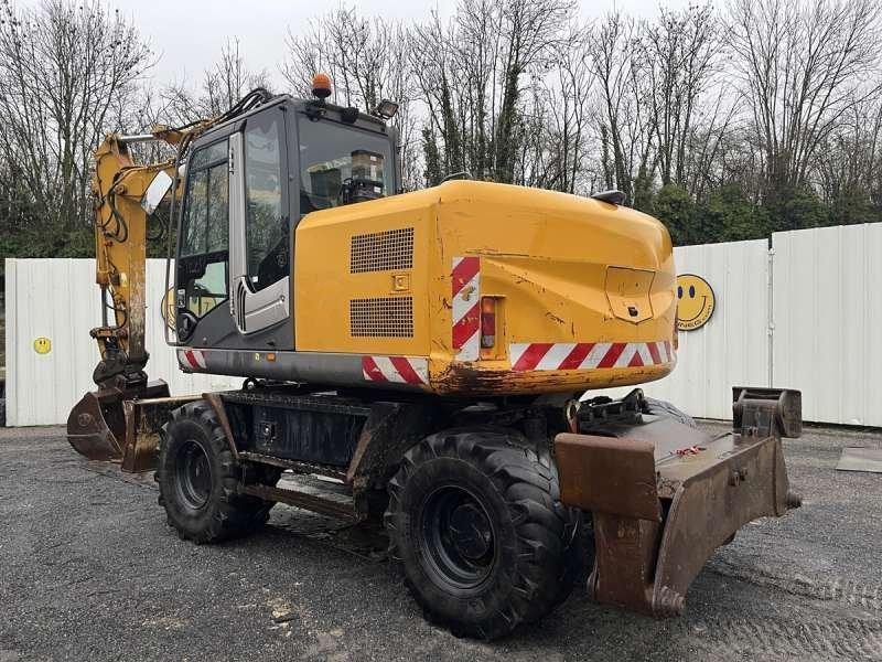 Hitachi ZX140W-3 - حفارة على عجلات: صور 4 Hitachi ZX140W-3 - حفارة على عجلات: صور 4