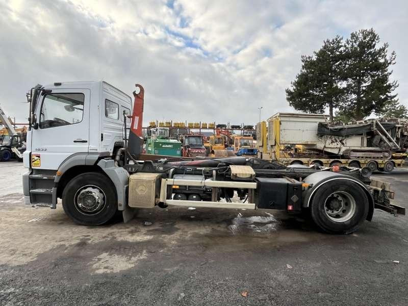 Mercedes AXOR 1833 - شاحنة ذات الخطاف: صور 4 Mercedes AXOR 1833 - شاحنة ذات الخطاف: صور 4