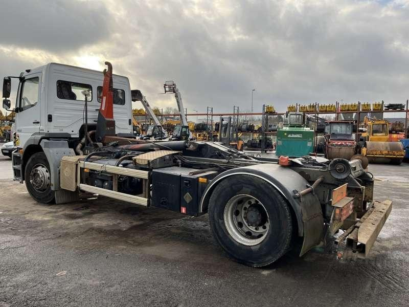 Mercedes AXOR 1833 - شاحنة ذات الخطاف: صور 5 Mercedes AXOR 1833 - شاحنة ذات الخطاف: صور 5