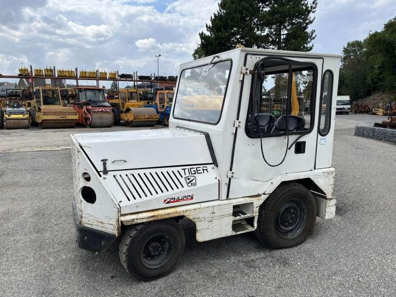 TAYLOR-DUNN TC-40 - جرار: صور 3 TAYLOR-DUNN TC-40 - جرار: صور 3