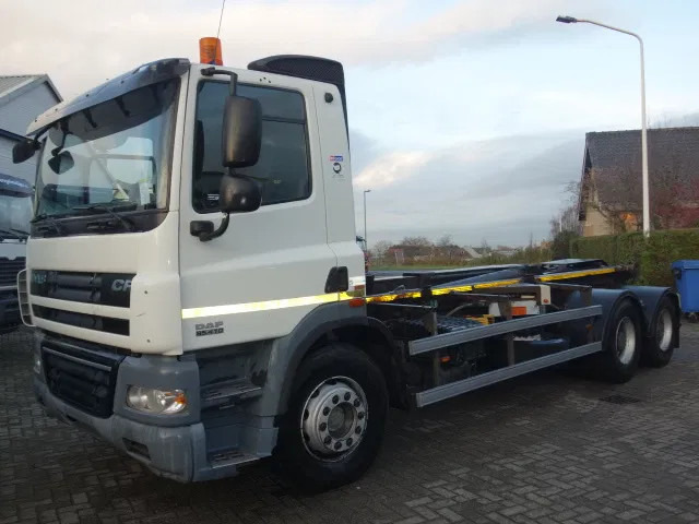 DAF 85.410 CF 6X4 STEEL SPRINGS MANUAL GEARBOX - شاحنة ذات الخطاف: صور 3 DAF 85.410 CF 6X4 STEEL SPRINGS MANUAL GEARBOX - شاحنة ذات الخطاف: صور 3