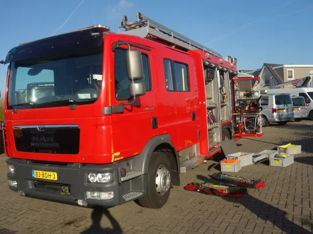 MAN TGM 15.250 FIRE TRUCK,2000 LITER TANK, FOAM TANK, AIRCO,WITH EQUIPMENT - المطافئ: صور 1 MAN TGM 15.250 FIRE TRUCK,2000 LITER TANK, FOAM TANK, AIRCO,WITH EQUIPMENT - المطافئ: صور 1