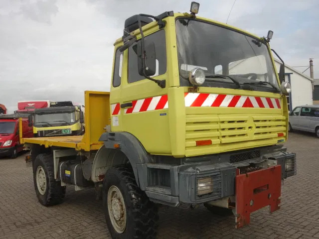 Renault TRM 4X4 MET HYDROLIEKAANSLUITING VOOR BUMPER - بصندوق مغلق شاحنة: صور 1 Renault TRM 4X4 MET HYDROLIEKAANSLUITING VOOR BUMPER - بصندوق مغلق شاحنة: صور 1