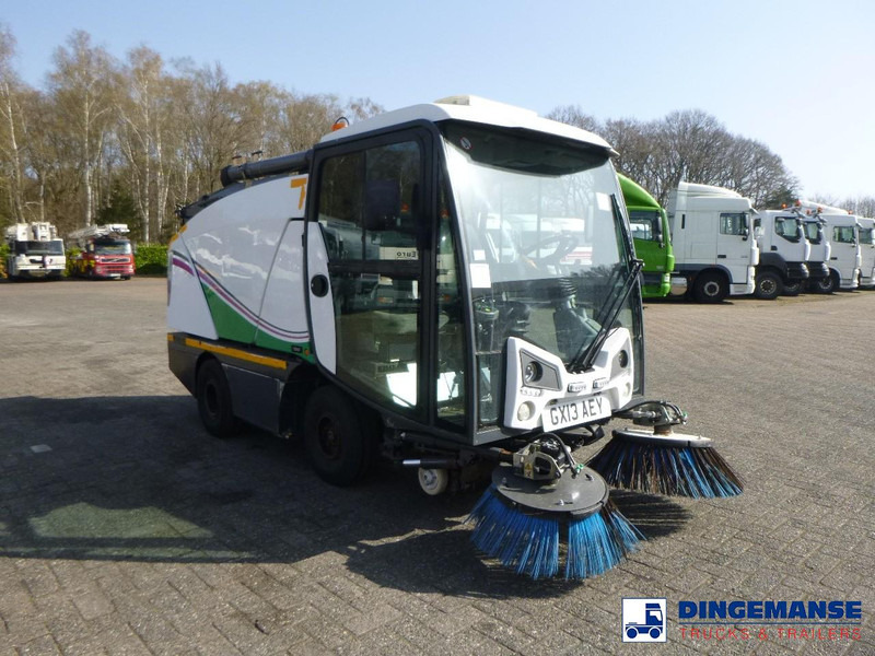 Johnston C202 compact street sweeper - سياره كنس شوارع: صور 2 Johnston C202 compact street sweeper - سياره كنس شوارع: صور 2