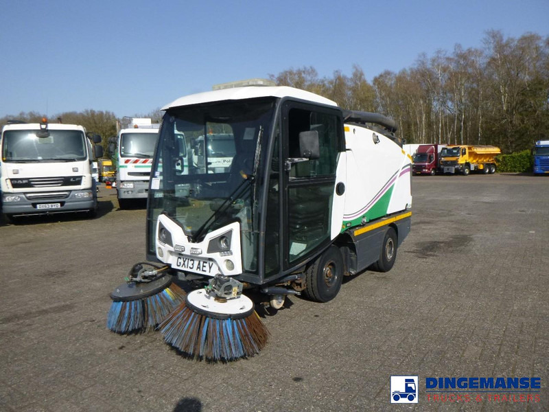 Johnston C202 compact street sweeper - سياره كنس شوارع: صور 1 Johnston C202 compact street sweeper - سياره كنس شوارع: صور 1