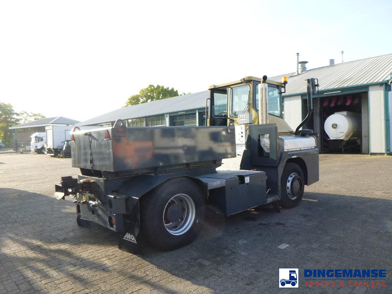 MOL RM 255 4X4 terminal drawbar tractor 150 ton - جرارات صالات المطارات: صور 4 MOL RM 255 4X4 terminal drawbar tractor 150 ton - جرارات صالات المطارات: صور 4