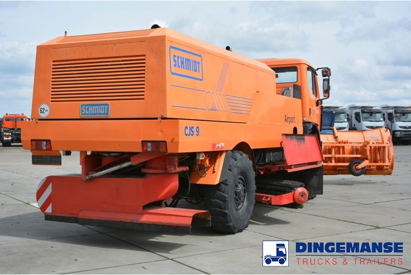 Mercedes-Benz SK 2031 4x4x4 Schmidt CJS9 airport sweeper snow plough - جرافة ثلج: صور 3 Mercedes-Benz SK 2031 4x4x4 Schmidt CJS9 airport sweeper snow plough - جرافة ثلج: صور 3
