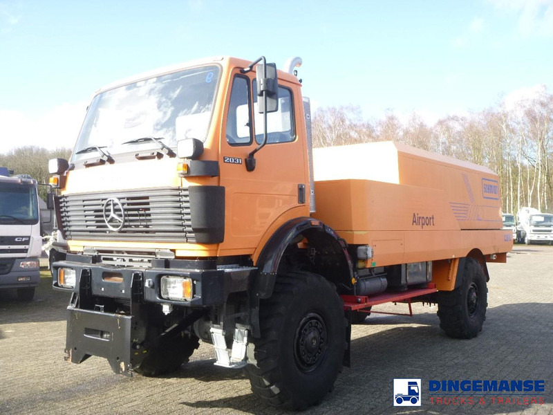 Mercedes-Benz SK 2031 4x4x4 Schmidt CJS9 airport sweeper snow plough - جرافة ثلج: صور 4 Mercedes-Benz SK 2031 4x4x4 Schmidt CJS9 airport sweeper snow plough - جرافة ثلج: صور 4