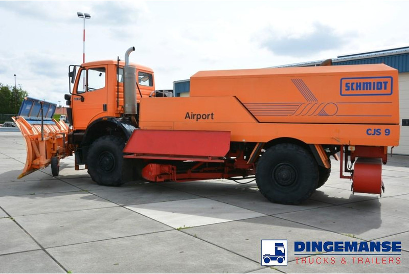 Mercedes-Benz SK 2031 4x4x4 Schmidt CJS9 airport sweeper snow plough - جرافة ثلج: صور 2 Mercedes-Benz SK 2031 4x4x4 Schmidt CJS9 airport sweeper snow plough - جرافة ثلج: صور 2