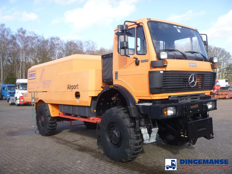 Mercedes-Benz SK 2031 4x4x4 Schmidt CJS9 airport sweeper snow plough - جرافة ثلج: صور 5 Mercedes-Benz SK 2031 4x4x4 Schmidt CJS9 airport sweeper snow plough - جرافة ثلج: صور 5