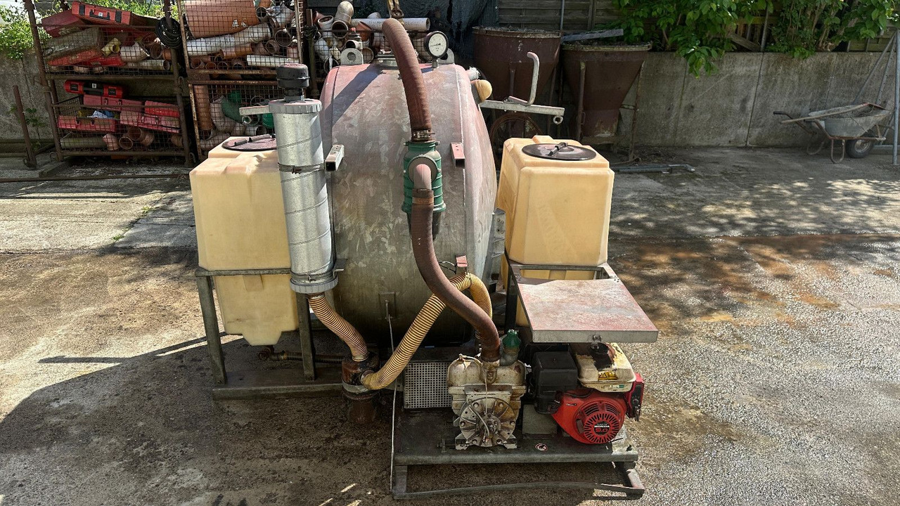 Saug-Druck fass Flexi + 2 Frisch-Wassertaschen - فراغ شاحنة: صور 5 Saug-Druck fass Flexi + 2 Frisch-Wassertaschen - فراغ شاحنة: صور 5