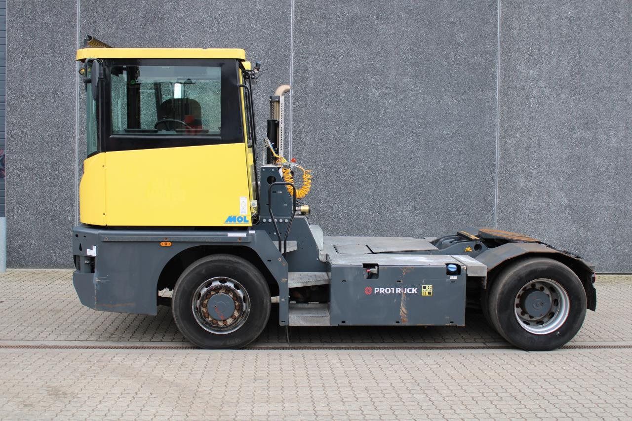 MOL RM255 4X4 - جرارات صالات المطارات: صور 1 MOL RM255 4X4 - جرارات صالات المطارات: صور 1