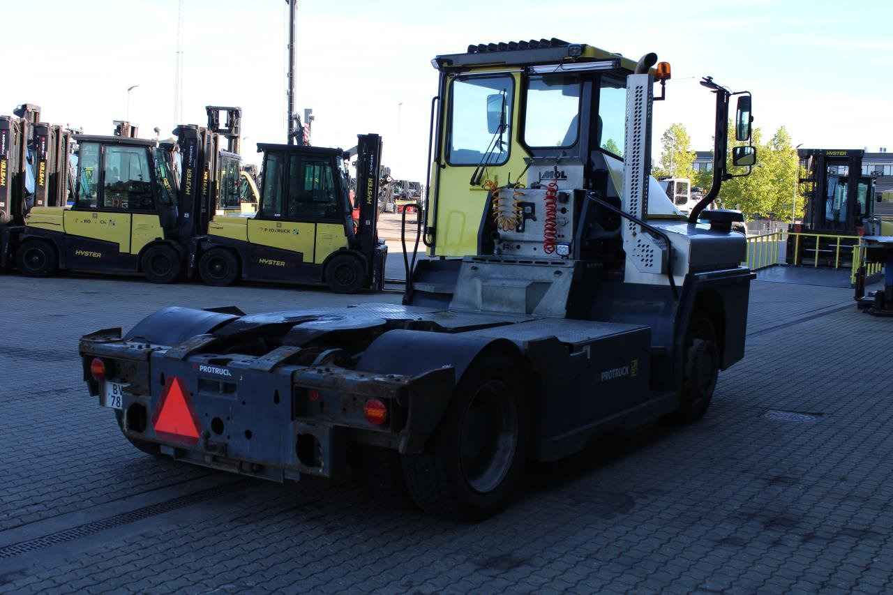 MOL RM255 4X4 - جرارات صالات المطارات: صور 3 MOL RM255 4X4 - جرارات صالات المطارات: صور 3