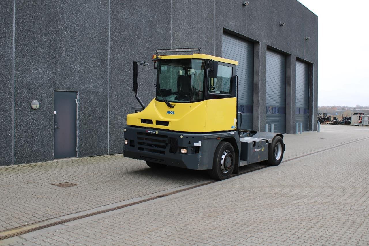 MOL RM255 4X4 - جرارات صالات المطارات: صور 2 MOL RM255 4X4 - جرارات صالات المطارات: صور 2