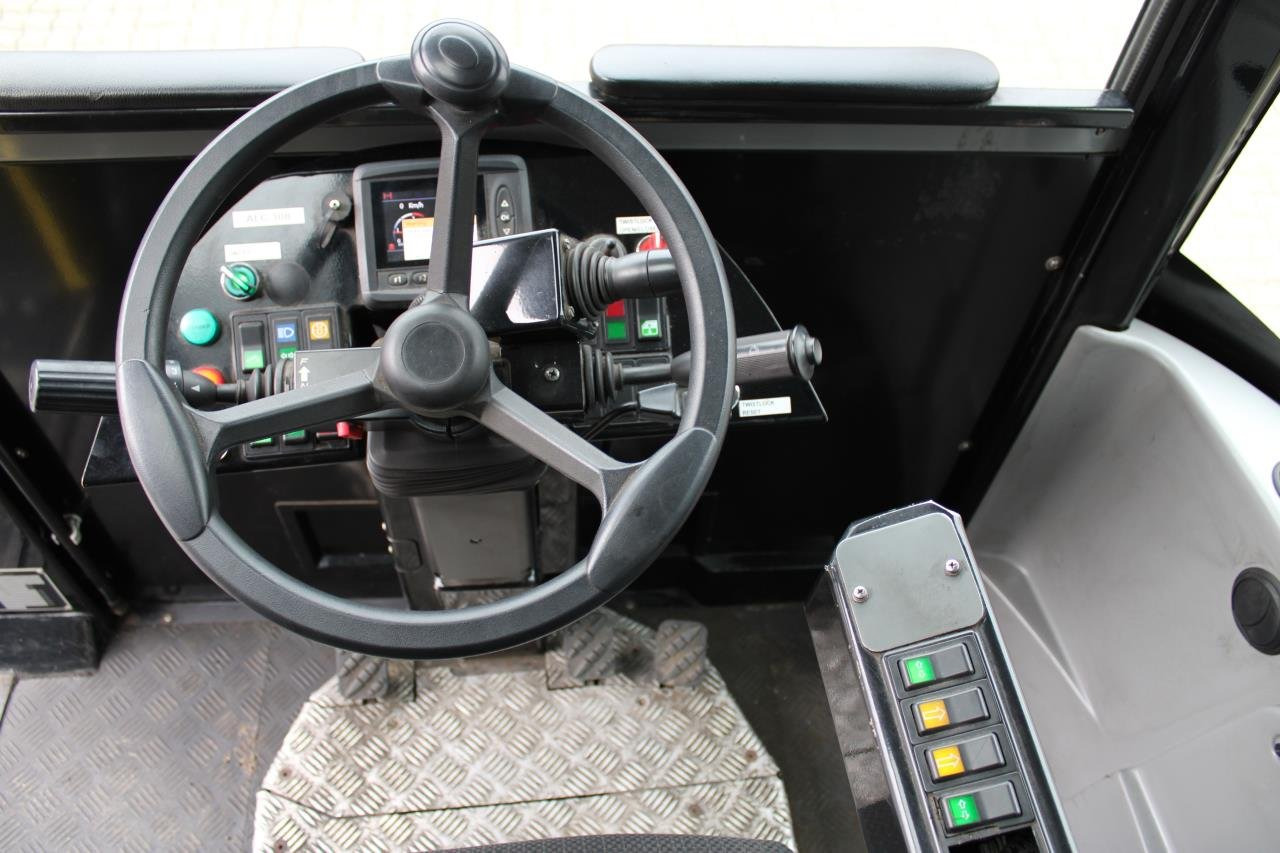 MOL RM255 4X4 - جرارات صالات المطارات: صور 4 MOL RM255 4X4 - جرارات صالات المطارات: صور 4