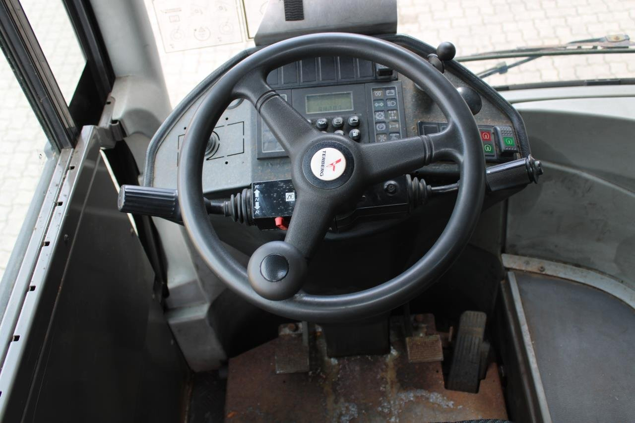 Terberg RT222 - جرارات صالات المطارات: صور 4 Terberg RT222 - جرارات صالات المطارات: صور 4