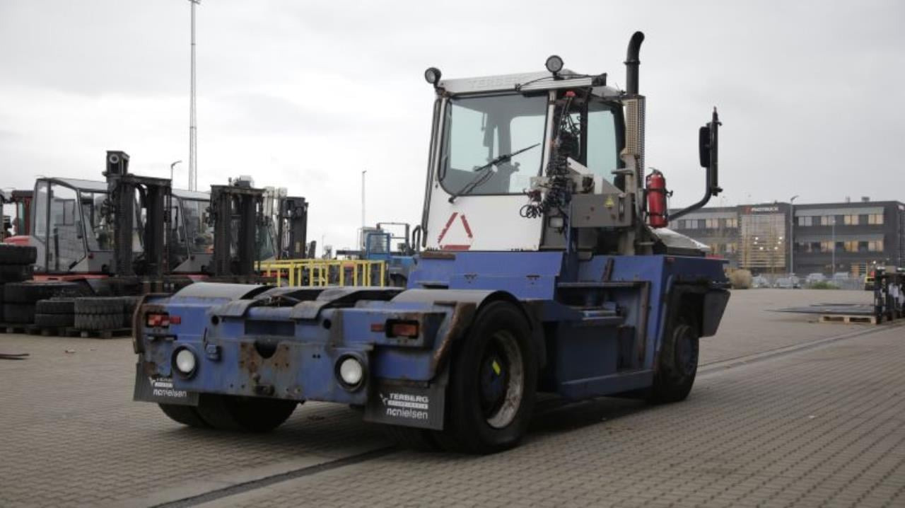 Terberg RT222 - جرارات صالات المطارات: صور 3 Terberg RT222 - جرارات صالات المطارات: صور 3