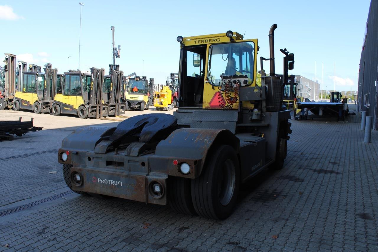 Terberg RT282 - جرارات صالات المطارات: صور 3 Terberg RT282 - جرارات صالات المطارات: صور 3
