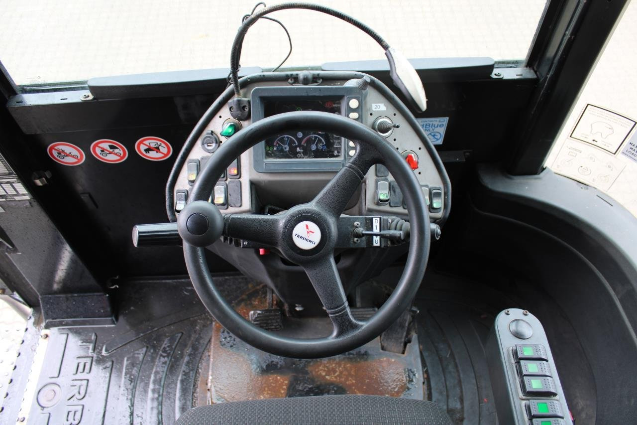 Terberg TT223 - جرارات صالات المطارات: صور 4 Terberg TT223 - جرارات صالات المطارات: صور 4