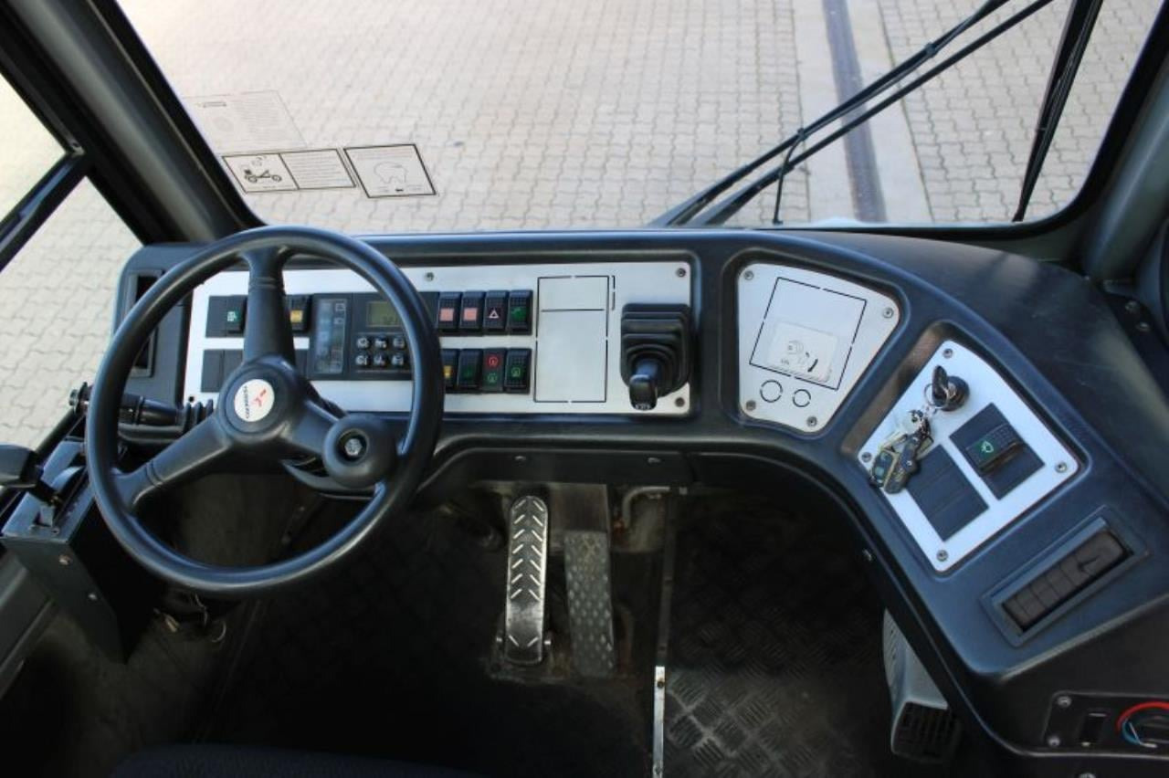 Terberg YT182 - جرارات صالات المطارات: صور 4 Terberg YT182 - جرارات صالات المطارات: صور 4