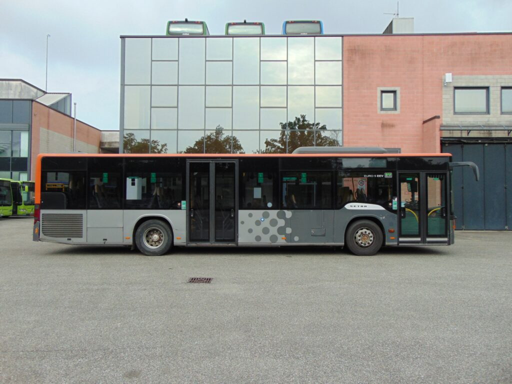 باص النقل بين المدن N.3 SETRA S 415 NF – Anno 2008: صور 8