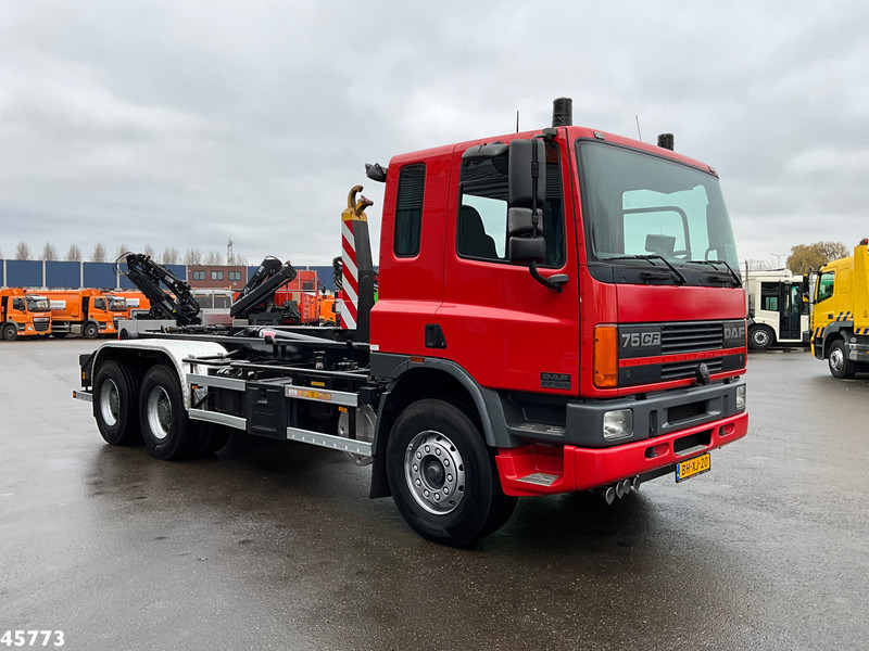 DAF FAT 75.320 6x4 Full steel Hiab 17 Ton haakarmsysteem Just 64.623 Km! - شاحنة ذات الخطاف: صور 3 DAF FAT 75.320 6x4 Full steel Hiab 17 Ton haakarmsysteem Just 64.623 Km! - شاحنة ذات الخطاف: صور 3
