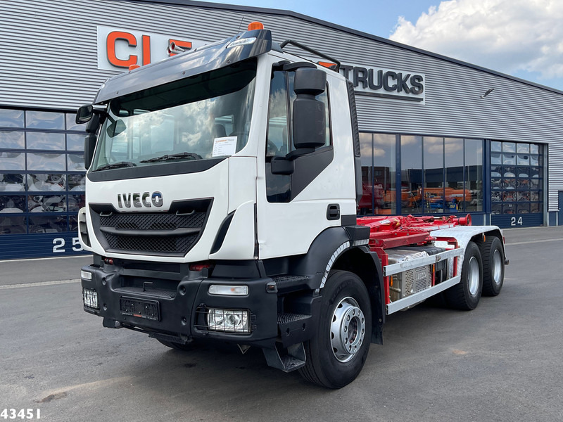 Iveco AD260T 6x4 Euro 6 AJK 20 haakarmsysteem - شاحنة ذات الخطاف: صور 2 Iveco AD260T 6x4 Euro 6 AJK 20 haakarmsysteem - شاحنة ذات الخطاف: صور 2