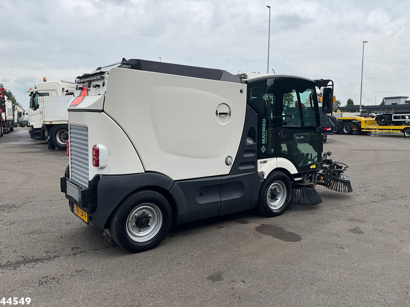 Mathieu MC 210 Azura Flex Euro 6 with 3-rd brush - سياره كنس شوارع: صور 5 Mathieu MC 210 Azura Flex Euro 6 with 3-rd brush - سياره كنس شوارع: صور 5